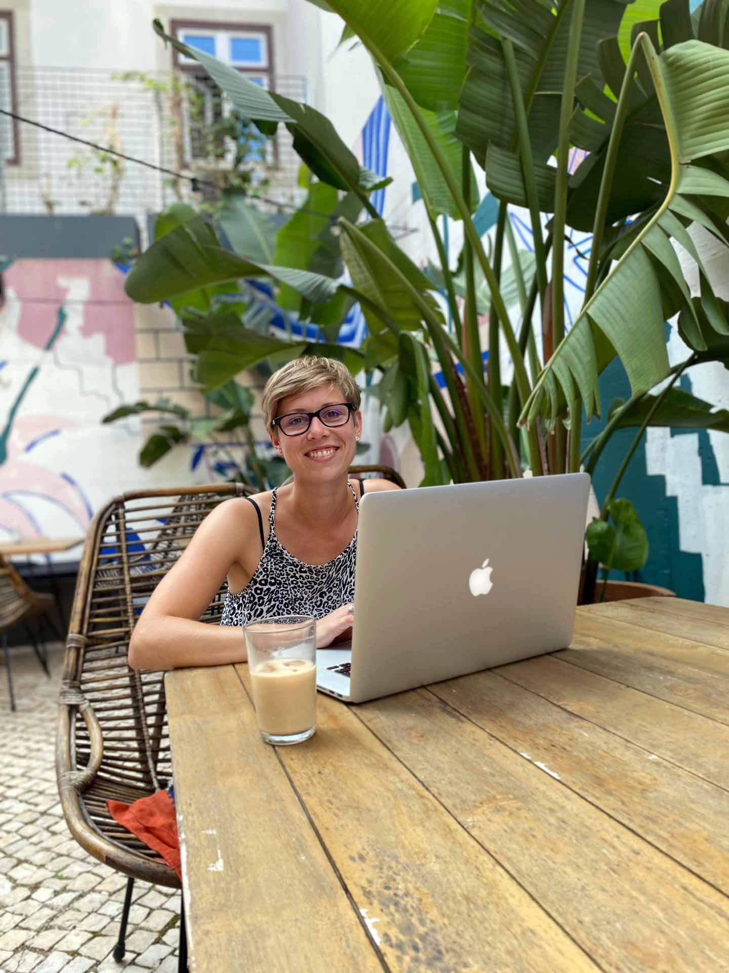 Svenja Coworking draußen